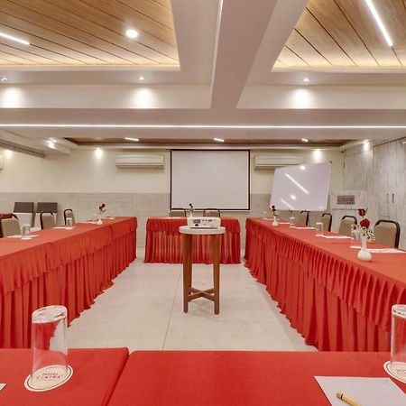Hotel Centra Ahmedabad Exterior photo
