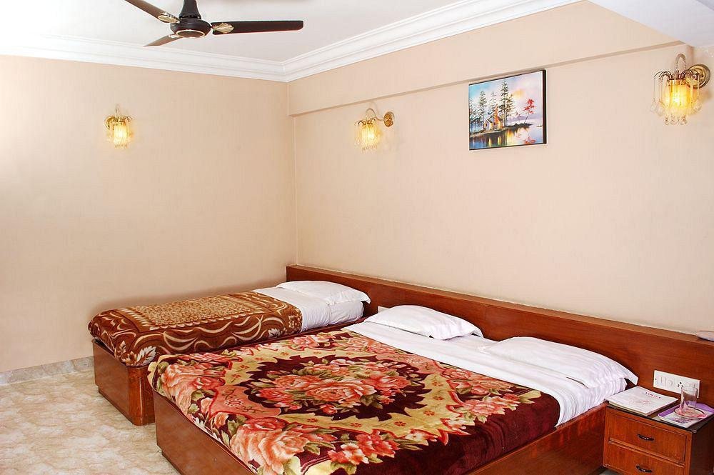 Hotel Centra Ahmedabad Exterior photo