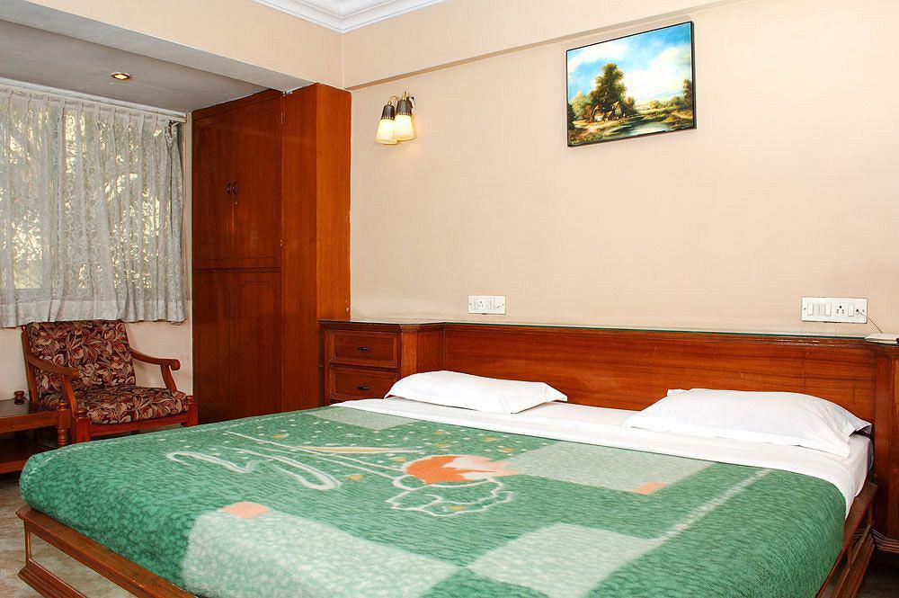 Hotel Centra Ahmedabad Exterior photo