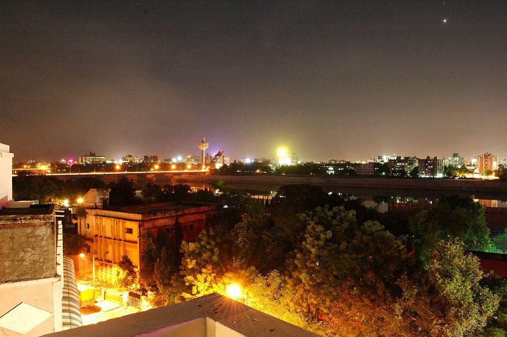 Hotel Centra Ahmedabad Exterior photo