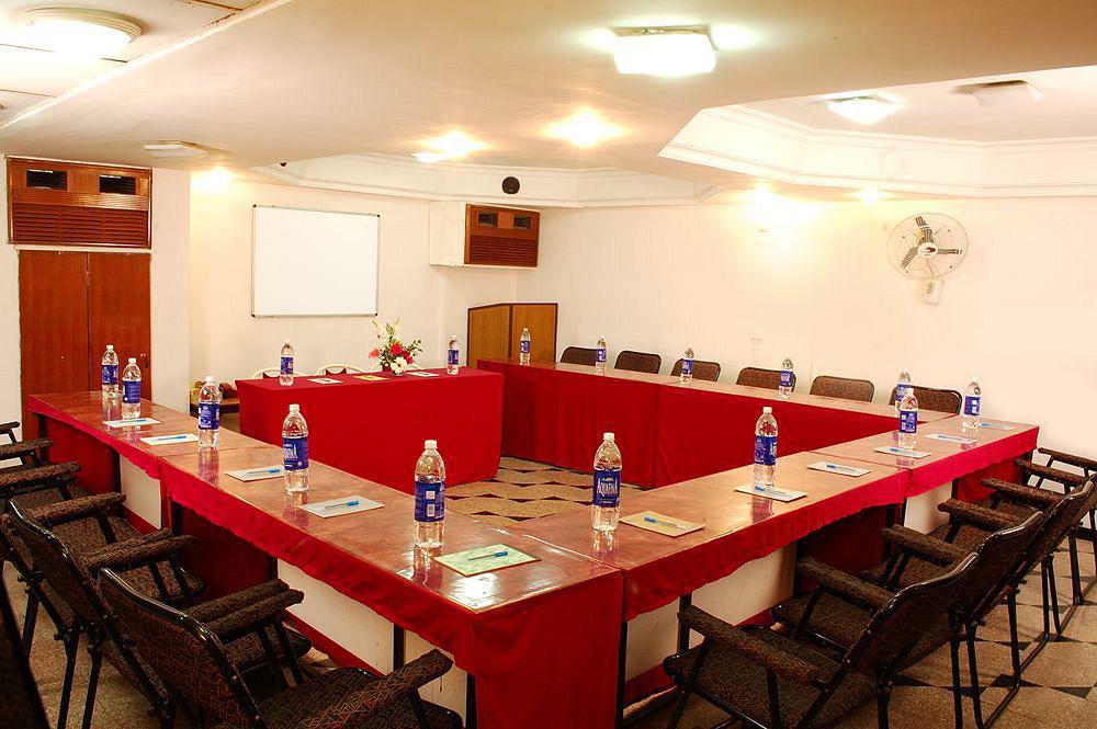 Hotel Centra Ahmedabad Exterior photo