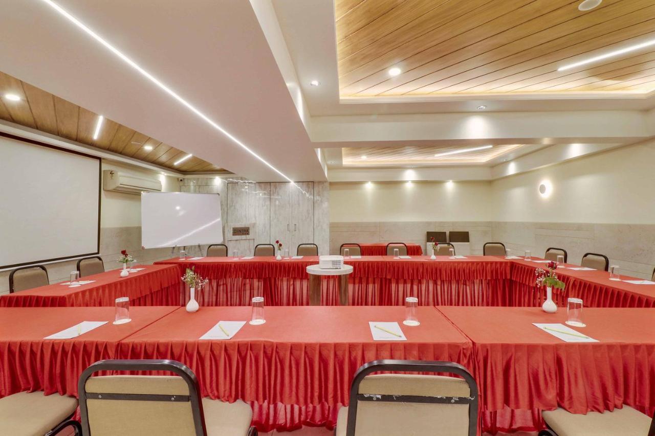 Hotel Centra Ahmedabad Exterior photo