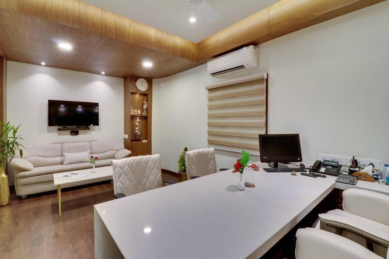 Hotel Centra Ahmedabad Exterior photo