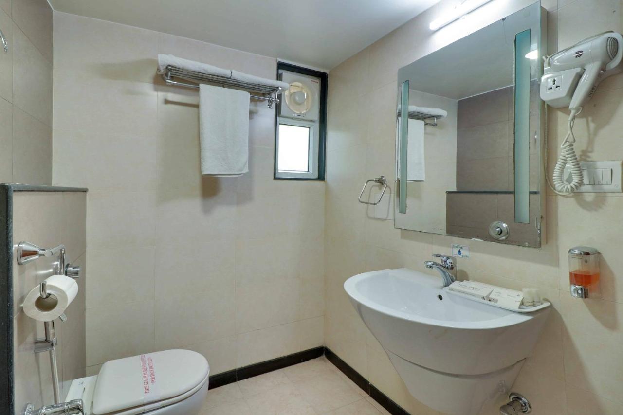 Hotel Centra Ahmedabad Exterior photo