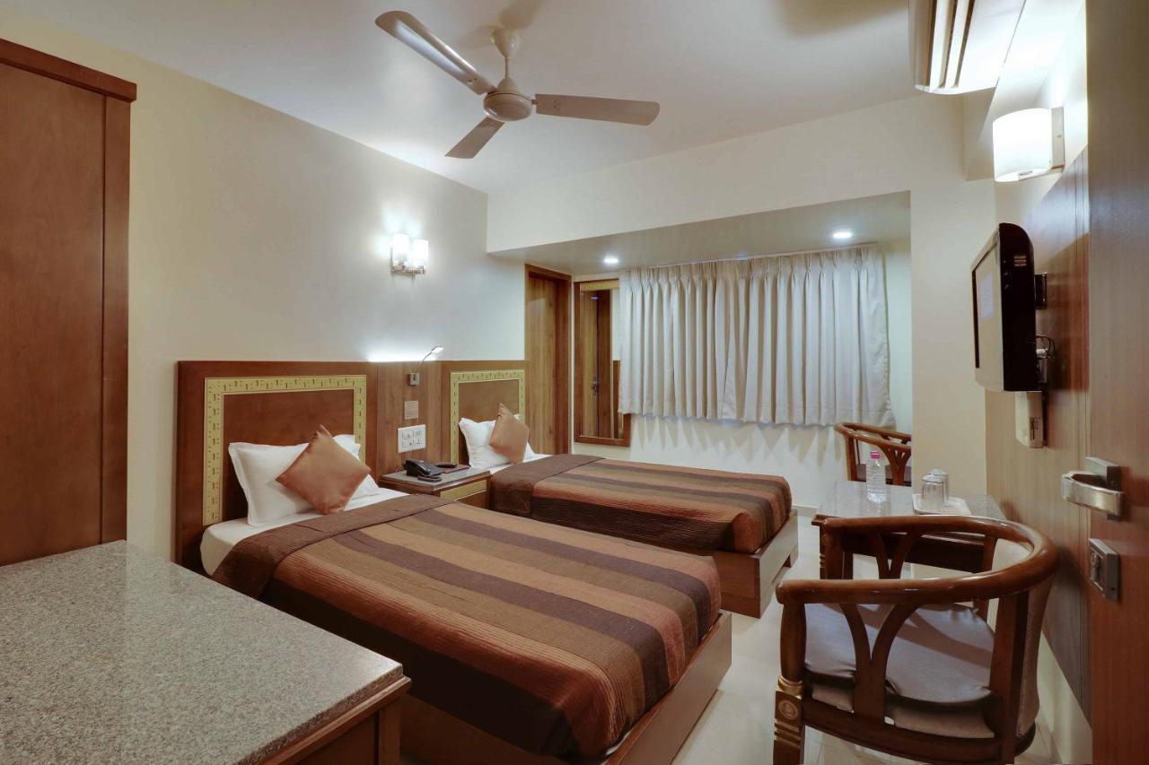 Hotel Centra Ahmedabad Exterior photo