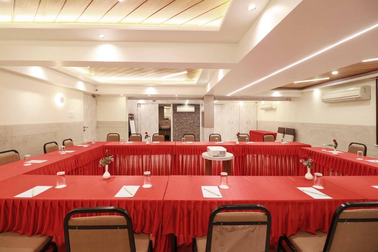 Hotel Centra Ahmedabad Exterior photo