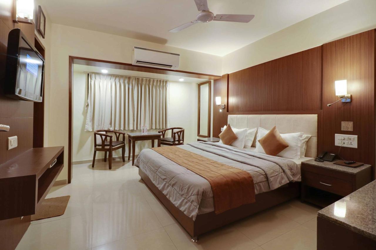 Hotel Centra Ahmedabad Exterior photo