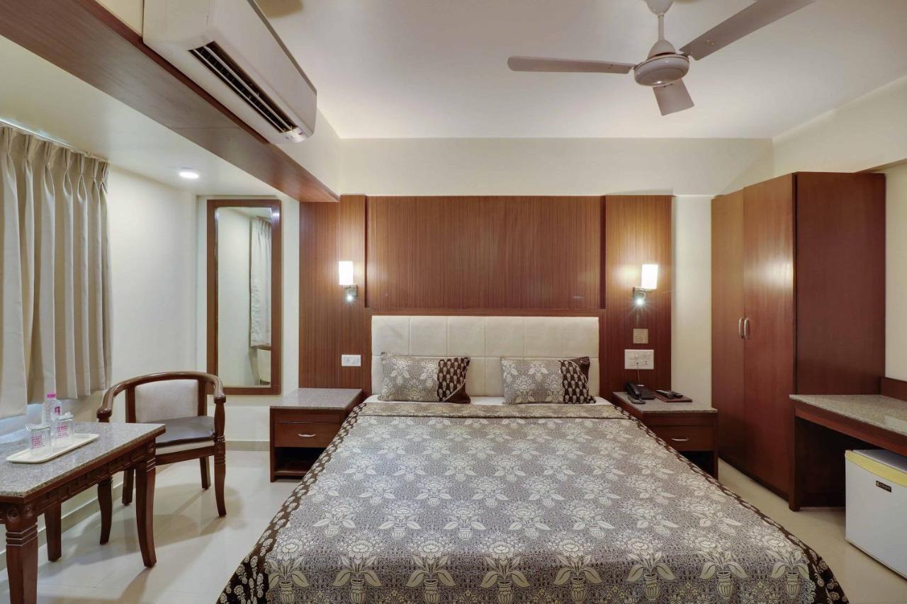Hotel Centra Ahmedabad Exterior photo