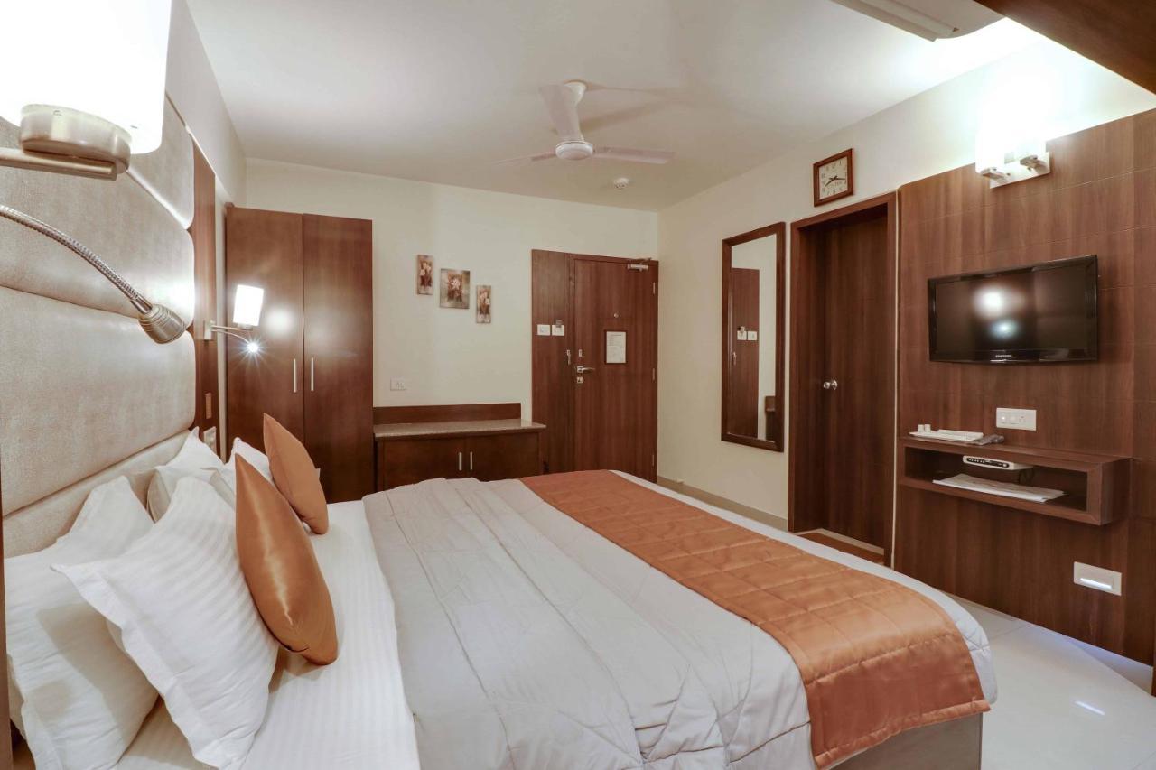 Hotel Centra Ahmedabad Exterior photo