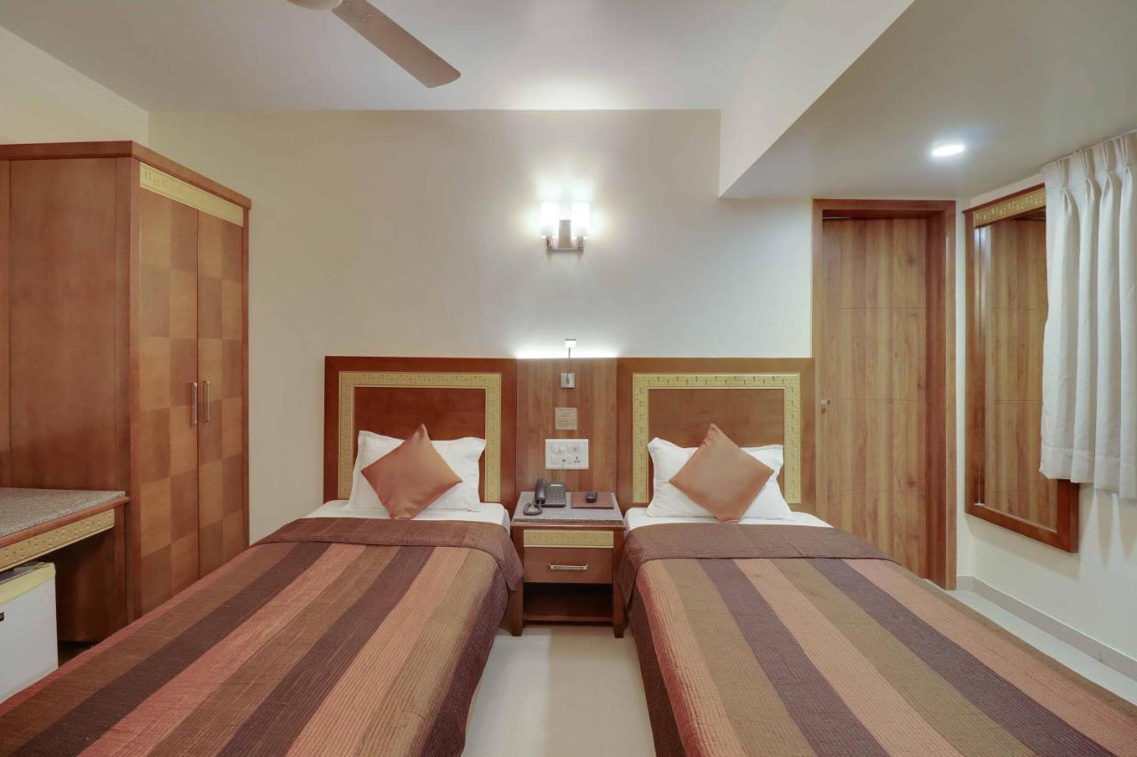 Hotel Centra Ahmedabad Exterior photo