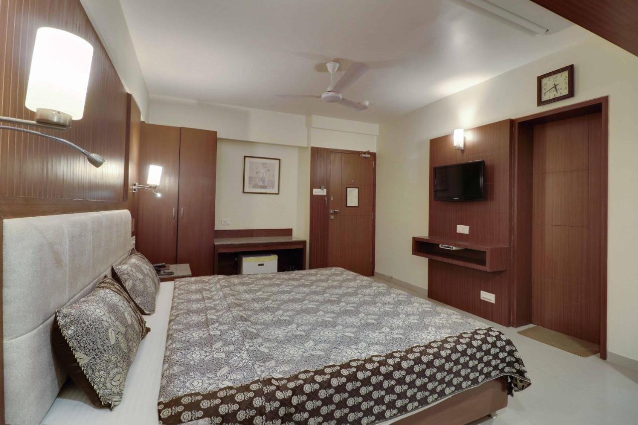 Hotel Centra Ahmedabad Exterior photo