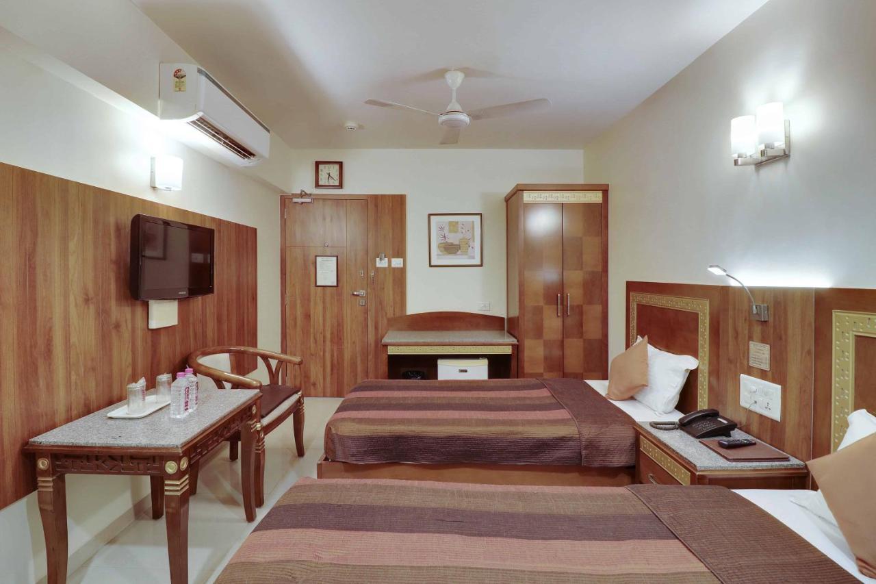 Hotel Centra Ahmedabad Exterior photo