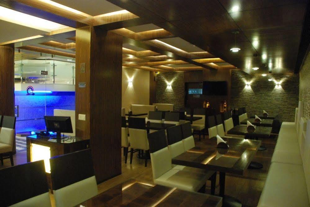 Hotel Centra Ahmedabad Exterior photo